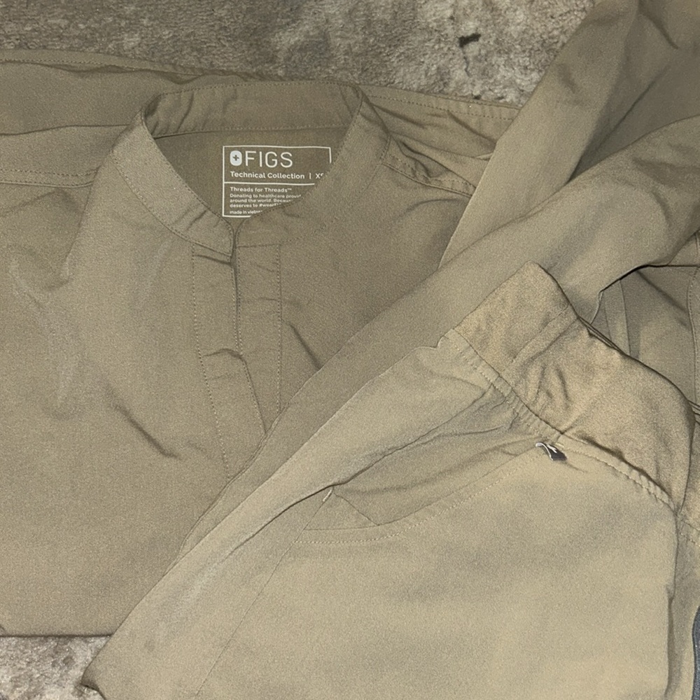 FIGS Tan set (no longer sold) S/Xs